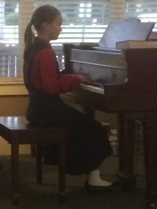 2016-9-11-bezzy-playing-piano-at-tgp