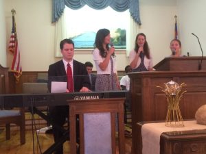 2016-9-18-roa-holly-grove-peter-with-priscilla-deborah-and-susanna-singing